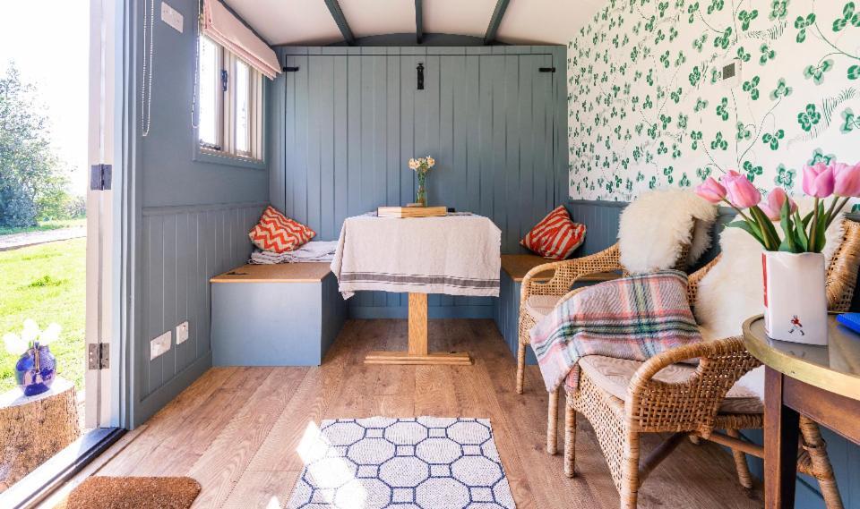 Old King William Shepherd Huts And Private Hot Tubs In North Norfolk Hunworth Exterior foto