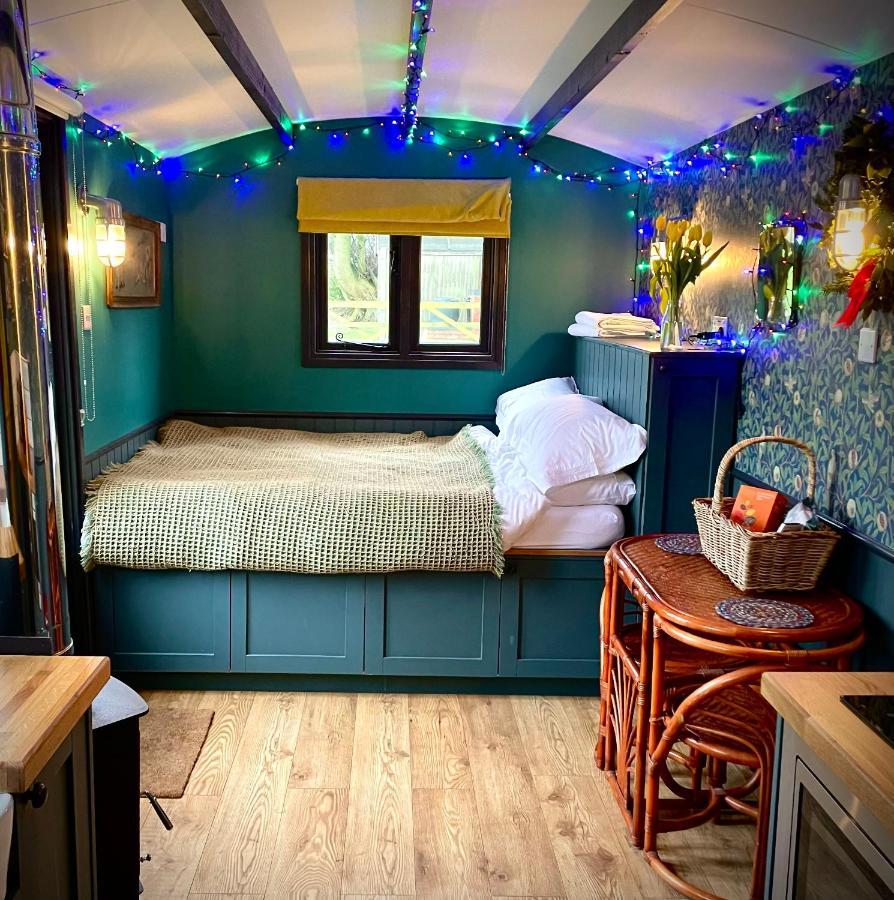 Old King William Shepherd Huts And Private Hot Tubs In North Norfolk Hunworth Exterior foto