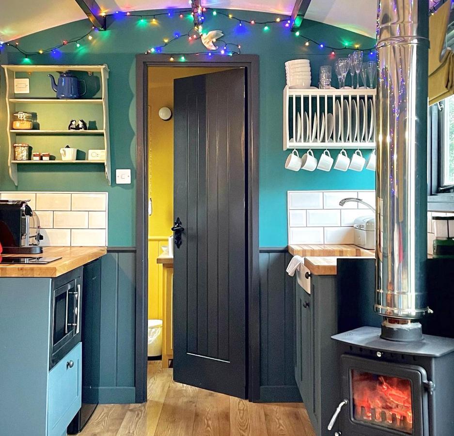 Old King William Shepherd Huts And Private Hot Tubs In North Norfolk Hunworth Exterior foto