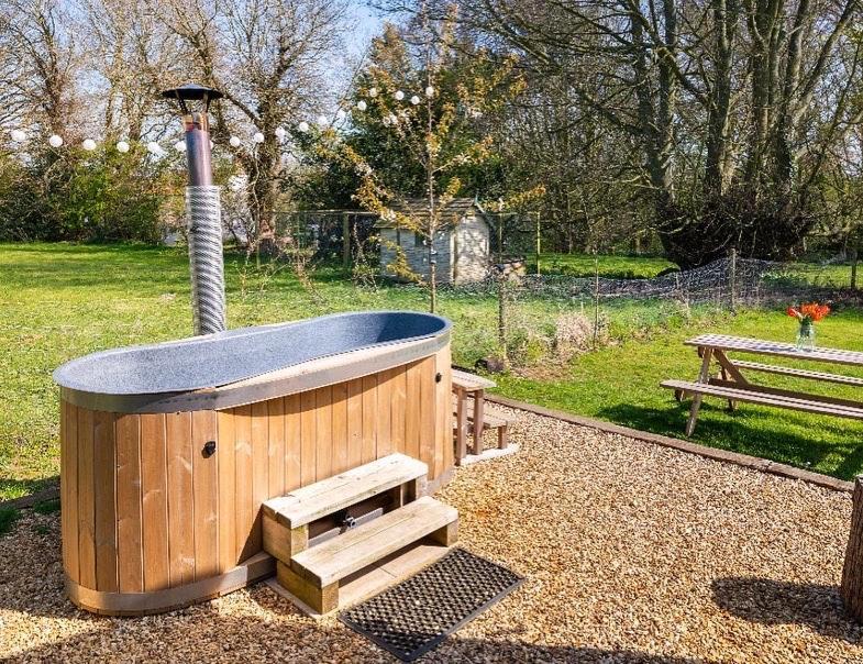 Old King William Shepherd Huts And Private Hot Tubs In North Norfolk Hunworth Exterior foto