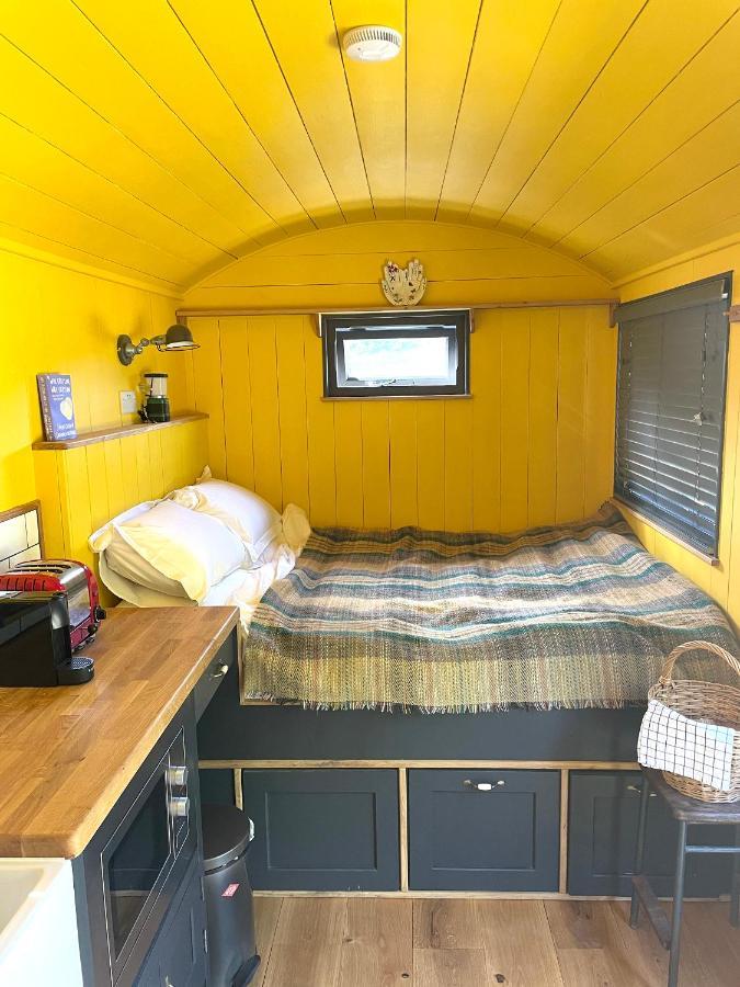 Old King William Shepherd Huts And Private Hot Tubs In North Norfolk Hunworth Exterior foto